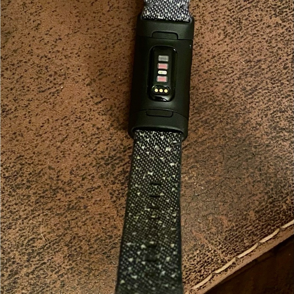 Fitbit charge 4 - Picture 2 of 2